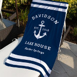 Nautical Navy Blue Custom Family Lake House Strandlaken<br><div class="desc">Een handdoek op het strand is voorzien van een bootanker in kuststijl en is voorzien van een striptekening. Pas de douanetekst met een familienaam   het meer huis (of andere titel) met het gevestigde jaar en de plaats aan. Klassieke marineblauwe en witte kleur schema.</div>