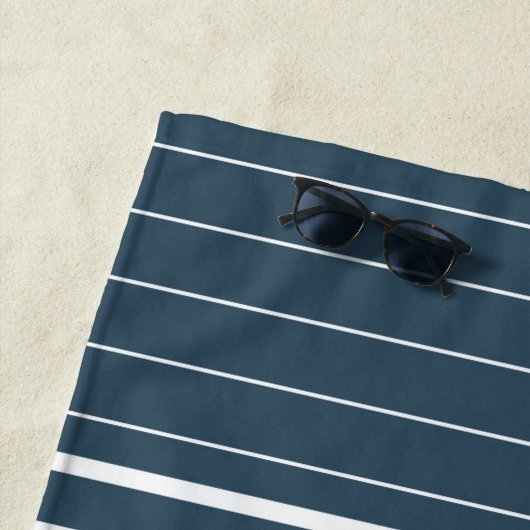 Nautical Navy Blue Oranje Stripes Strandlaken (In situ)