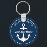 Nautical Navy Blue Welcome Aboard Name Anchor Sleutelhanger<br><div class="desc">Het ontwerp van de Nautical "Welcome Aboard" sleutelhanger is voorzien van een eenvoudig,  stijlvol blauw en wit kustontwerp met bootankeraccent. Pas de aangepaste tekst aan met de naam van uw boot.</div>