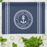 Nautical Navy Blue & White Anchor Boat Name Theedoek<br><div class="desc">Voeg een coole aanraking met uw vissersboot,  zeilboot,  jacht of kombuis toe met deze gepersonaliseerde keukenhanddoek. Het klassieke nautische ontwerp in blauw van de marine is voorzien van uw bootnaam en scheepsregister gebogen binnen een witte touw logo badge met een ankerafbeelding in het centrum.</div>