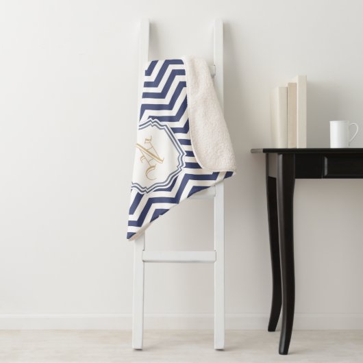 Nautical Navy Chevron Monogramed Sherpa Deken (In situ)