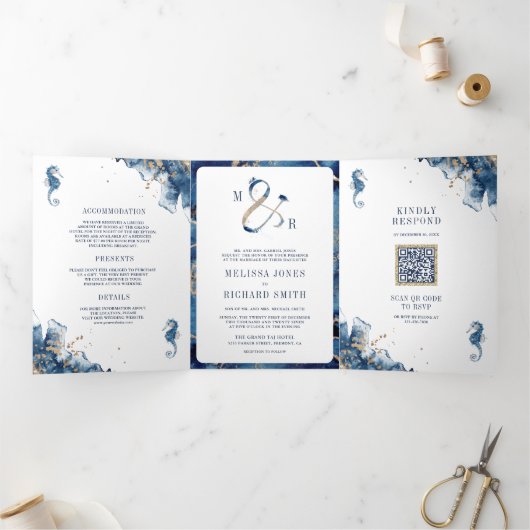 Nautical Navy Monogram Ampersand QR Code Weddensch Drieluik Uitnodiging (Binnen)