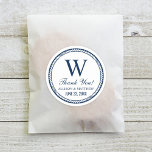 Nautical Navy Rope Wedding Monogram Ronde Sticker<br><div class="desc">De moderne preppy nautical bruiloft "Dank u"gunt sticker kenmerkt een initiaal van het trouwmonogram dat binnen een rond lijst van het touw en douanetekst wordt getoond die met de bruid en groomnamen en de trouwdatum kunnen worden gepersonaliseerd. Het blauwe en witte (kan worden aangepast) kleurenschema van de marine.</div>