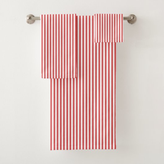 Nautical Red Stripes Bad Handdoek (Insitu)