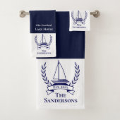 Nautical Sailboot Navy Blue Monogram Lake House B Bad Handdoek (Insitu)