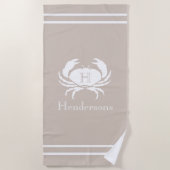 Nautical Sand Tan Taupe White Crab Monogram Naam Strandlaken (Voorkant)