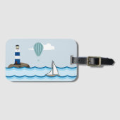 Nautical Scene met vuurtoren en zeilboot Bagagelabel (Voorkant (horizontaal))