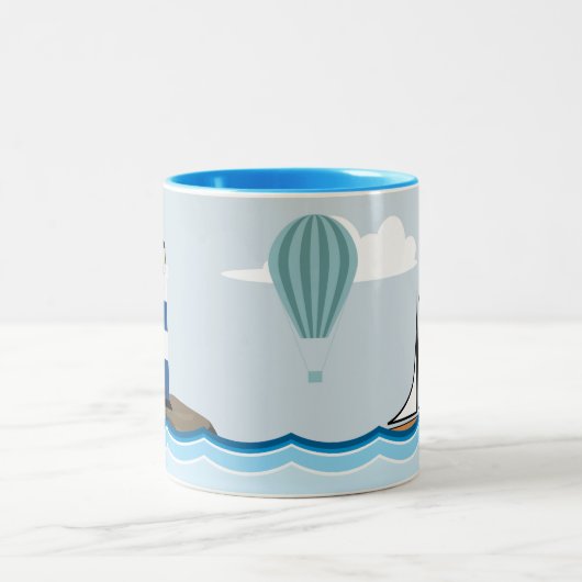 Nautical Scene met vuurtoren en zeilboot Tweekleurige Koffiemok (Center)