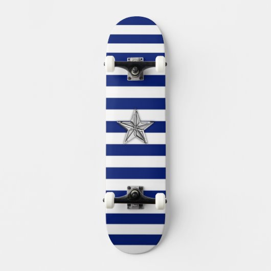 Nautical Silver Star op blauwe strepen Skateboard (Voorkant)