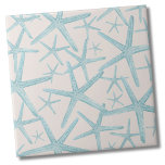Nautical Starfish Beach House Tegeltje<br><div class="desc">Een schattig en trendy tan of taupe en blauwgroen kuststrandpatroon met zeesterren. Wijzig de achtergrondkleur als je wilt! Of je deze tegel wilt gebruiken als een klein onderzetter of trivet voor een drink of bord... of je wilt gaan groot met een keuken backsplash, of badkamer tegel, is aan jou! Doe...</div>