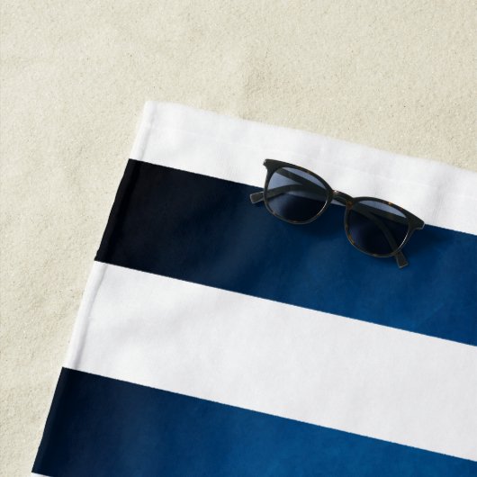 Nautical Theme Navy Blue Stripes Strandlaken (In situ)