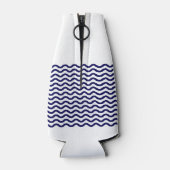 Nautical Wave Navy Blue Trendy Simple Stylish op e Flesjeskoeler (Achterkant)