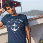 Nautical Welcome Aboard Naam Anchor Navy T-shirt<br><div class="desc">Welkom aan boord van je schip met deze aangepaste Nautical Welcome Aboard Name Anchor Navy T-Shirt. Deze doormat is ontworpen met een klassieke blauwe achtergrond voor de marine en een vooraanstaand bootanker en is perfect voor uw thuis in het meer of kustgebied of op uw boot. Dit shirt kan worden...</div>