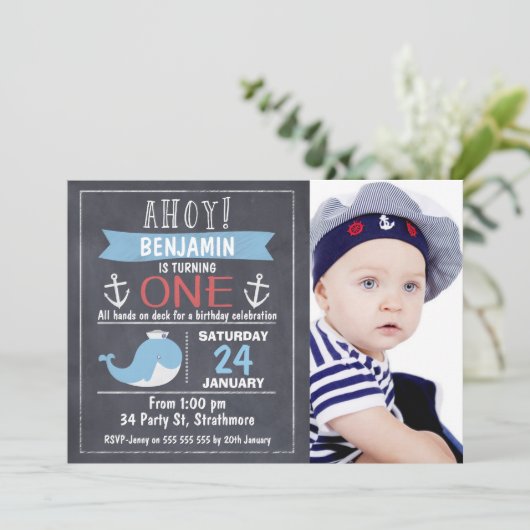 Nautical Whale Chalkboard 1st Birthday Invitation Kaart (Staand voorkant)
