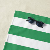 Nautical Whale Tail Stripe Kelly Groen Monogram Strandlaken (In situ)