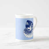 Nautilus shell - marine, wit & lichtblauw porselein kop (Voorkant rechts)