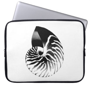 Nautilus shell - zwart, grijs en wit laptop sleeve