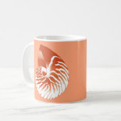 Nautilusschelp - terracotta en wit koffiemok (Voorkant links)