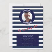 Nautisch blauw gestreepte foto verjaardagsuitnodig kaart (Voorkant)