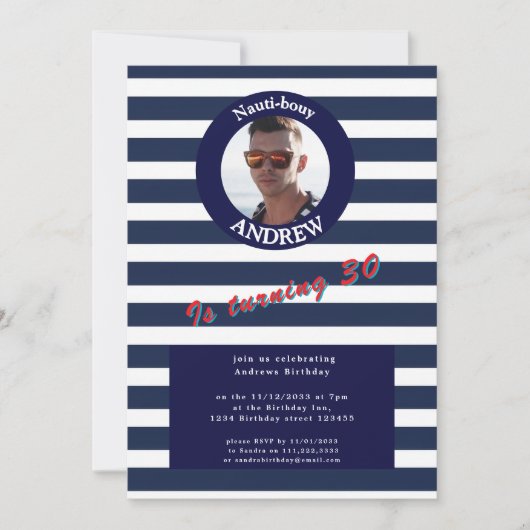 Nautisch blauw gestreepte foto verjaardagsuitnodig kaart (Voorkant)