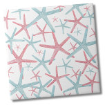 nautisch strandpatroon tegeltje<br><div class="desc">Een schattig en trendy roze en blauwgroen kuststrandpatroon met zeesterren. U kunt zelfs een andere achtergrondkleur toevoegen om het uiterlijk te veranderen. Of je deze tegel wilt gebruiken als een klein onderzetter of trivet voor een drink of bord... of je wilt gaan groot met een keuken backsplash, of badkamer tegel,...</div>