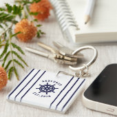 Nautisch wiel en marine blauw gestreepte douane sleutelhanger (Voorkant Rechts)