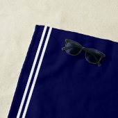 Nautisch wit anker, naam en lijnen marineblauw strandlaken (In situ)