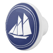 Nautisch | Witte zeilboot op Donkerblauw Keramische Knop (Rechts)