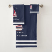 Nautische marine blauw en wit zeilboot Lake Life Bad Handdoek (Insitu)