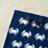 Nautische marine blauw wit krab patroon strandlaken (In situ)