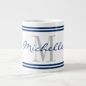 Nautische marine blauwe streep aangepaste monogram grote koffiekop (Voorkant)