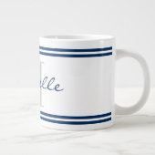 Nautische marine blauwe streep aangepaste monogram grote koffiekop (Rechts)