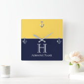 Nautische marineblauwmosterdgeel anker monogram vierkante klok (Huis)