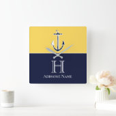 Nautische marineblauwmosterdgeel anker monogram vierkante klok (Huis)