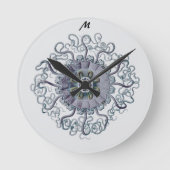 Nautische Natuur Whimsical Blue Zee Life Monogramm Ronde Klok (Voorkant)