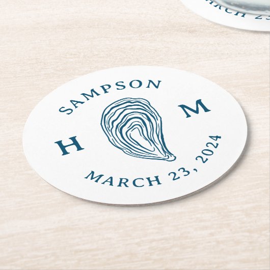 Nautische Oester Shell Monogram met Naam Datum Ronde Kartonnen Onderzetter (Gebogen)