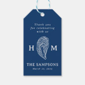 Nautische Oyster Shell Monogram met bruiloft datum Cadeaulabel (Voorkant)