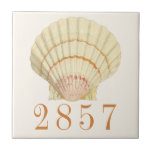 Nautische Scallop Seashell House Adres Tegeltje<br><div class="desc">Nautical Scallop Seashell House Address Tegel Voeg uw eigen huisadresnummer toe aan deze tegel voor een prachtig, elegant ontwerp. Neem contact met ons op als u hulp nodig heeft.</div>