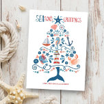 Nautische Zeeen en kerstbomen Feestdagenkaart<br><div class="desc">De beach geïnspireerde Vakantiekaart bevat een patroon van tropische vissen,  vuurtoren,  walvisstaart,  zeeschildpadden,  zeeschildpadden,  krab,  zanddollar,  zeilboot,  zeepaardje en het vliegwiel van de kapitein in de vorm van een kerstboom met "SEAson's Greetings" in een koel en nautisch lettertype. Oorspronkelijk kunstwerk KL Stock.</div>
