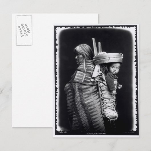 Navaho-vrouw met een papieren op haar rug briefkaart (Voorkant / Achterkant)