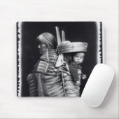 Navaho-vrouw met een papieren op haar rug muismat (Met muis)