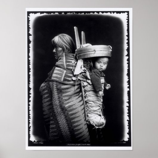 Navaho-vrouw met een papieren op haar rug poster (Voorkant)