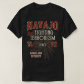 Navajo die het terrorisme bestrijdt sinds 1492 inh t-shirt (Design voorkant)