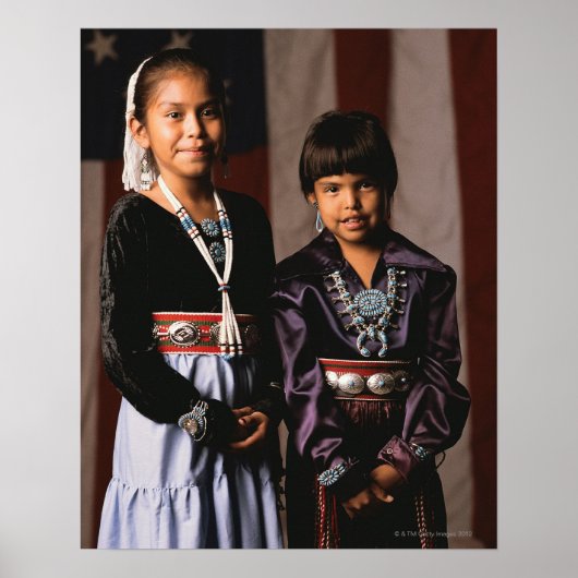 Navajo Girls voor de vlag Poster (Voorkant)