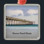Navarra Beach Vist Ornament Pier<br><div class="desc">Ornament met verbazingwekkende paarse kleuren die in de hemel reflecteren na een neerslag op Navarra Beach Vist Pier in Florida, Verenigde Staten, terwijl de smaragdkleuren van de oceaan in het water tot uiting komen. Deze pier is de langste in de staat die zich uitstrekt van 1585 meter. Op zoek naar...</div>