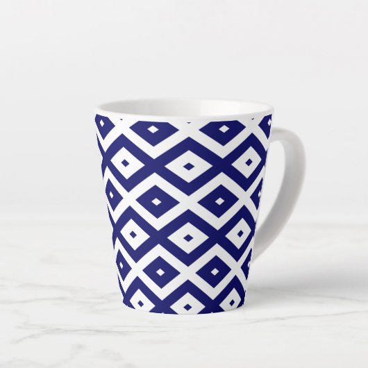 Navelblauw en wit diamantpatroon latte mok (Rechterhoek)