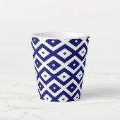 Navelblauw en wit diamantpatroon latte mok (Voorkant)