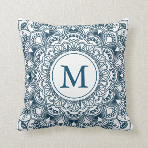 Navi blauw bloemenmandala monogram kussen