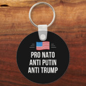 NAVO - Anti Poetin - Anti Trump - Sleutelhanger (Voorkant)
