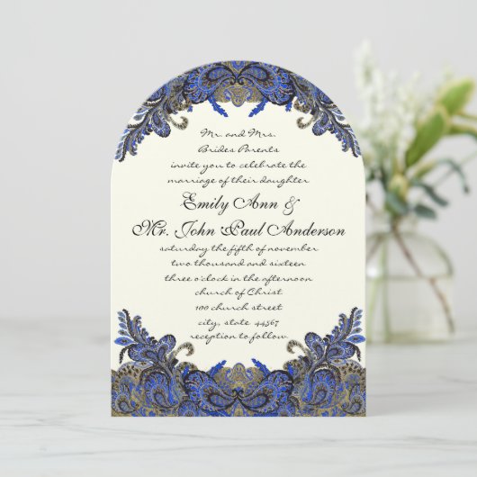 Navy and Gold Paisley Peacock Wedding Invitation Kaart (Staand voorkant)
